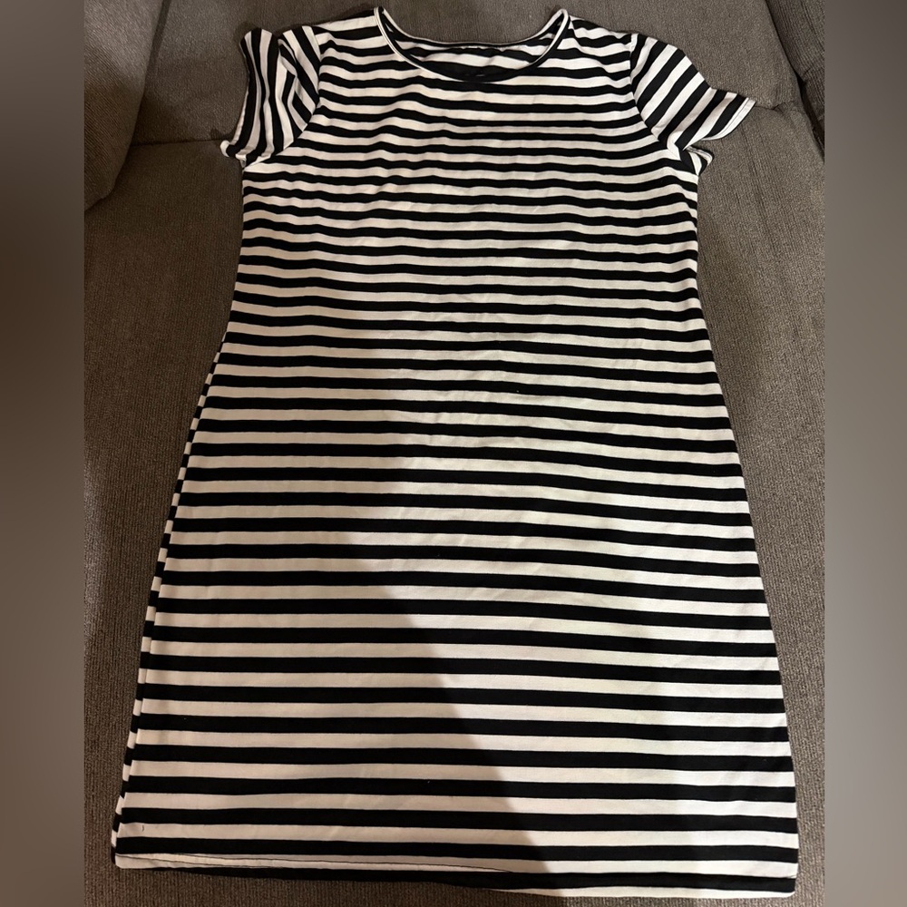 Black & White Striped Bodycon Midi Dress (Short Sleeve)